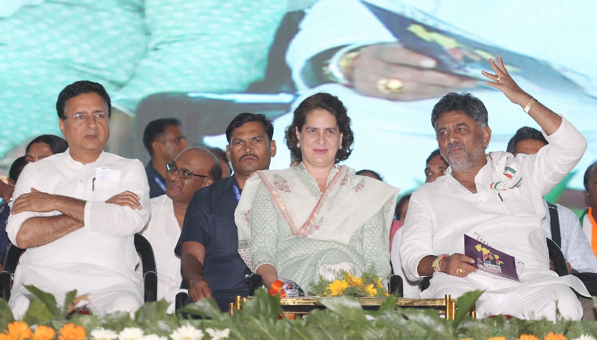 PHOTO प्रियंका गांधी ने बेंगलूरु की चुनावी सभा में दिया नरेंद्र मोदी के तंजों का
करारा जवाब - image