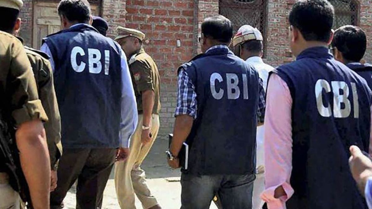 उत्तर प्रदेश: देवरिया में 20 हजार घूस लेते रेलवे इंजीनियर गिरफ्तार, CBI टीम ने
पकड़ा