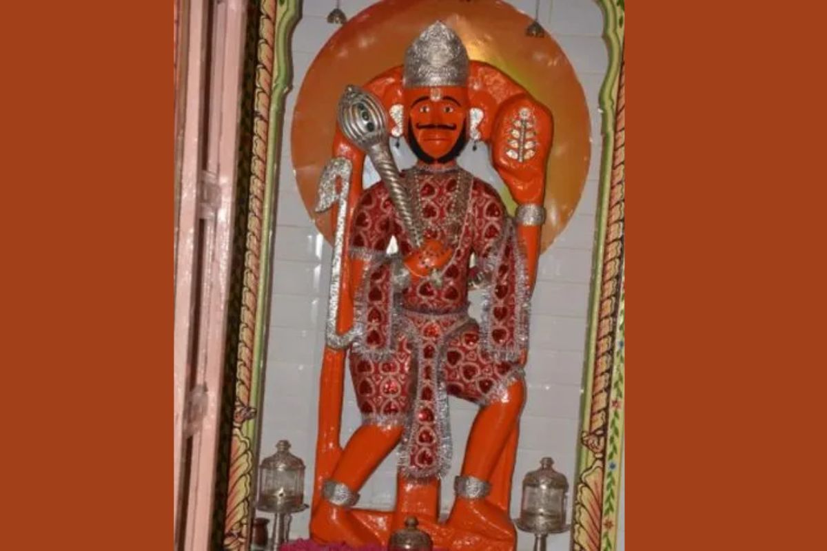 राजा के सैनिक और हाथी भी नहीं उठा पाए मूर्ति को, राजस्थान के इस जिले में है
भगवान हनुमान का ये मंदिर