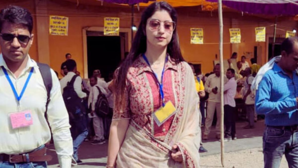 कौन हैं सेलिब्रिटी लुक वाली सहारनपुर की पोलिंग ऑफिसर, सोशल मीडिया पर हुईं वायरल