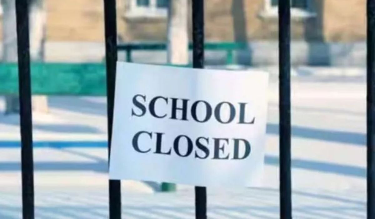 School Holiday: यूपी में 41 दिन बंद रहेंगे सरकारी स्कूल, गर्मियों की छुट्टियों
पर आया बड़ा अपडेट - image