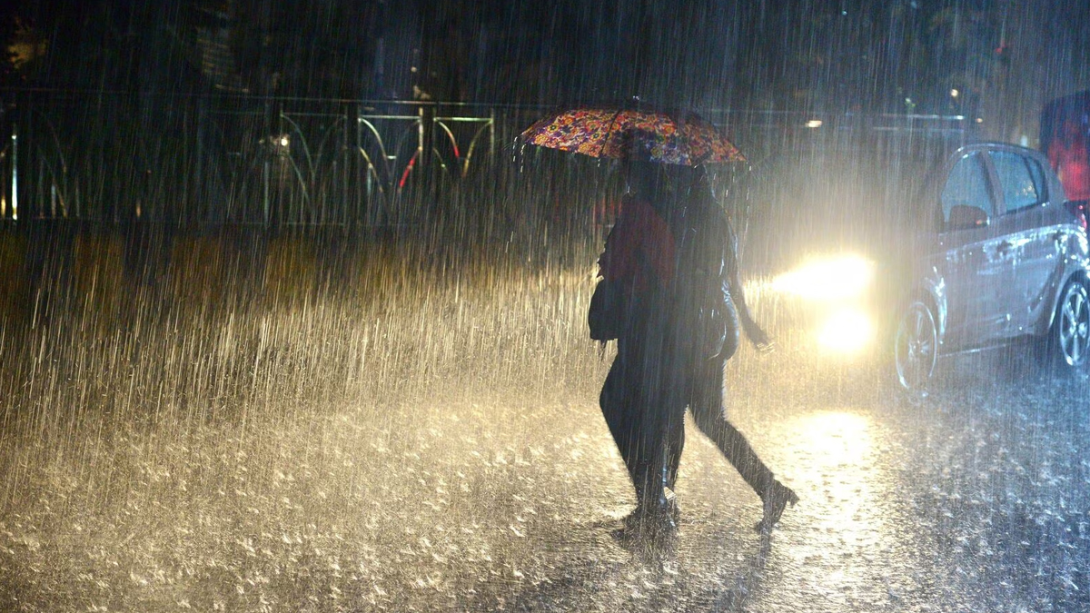 UP Weather Today: यूपी के 31 जिलों में आंधी-बारिश का अलर्ट, गर्मी के प्रकोप से
मिलेगी राहत - image