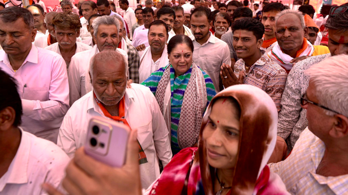 Rajasthan Politics: ‘ऐसे लोगों को सिखाना होगा सबक’, जानिए किसके लिए वसुंधरा राजे
ने कही ये बात - image