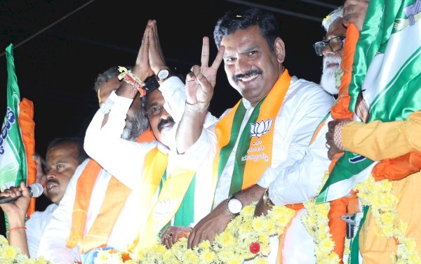 Vijayendra Roadshow in Nanjanjud