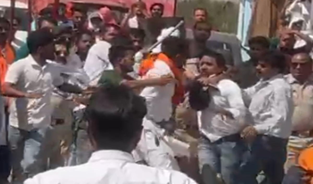 Breaking- छिंदवाड़ा में हिंसक हुए चुनाव, कांग्रेस और बीजेपी कार्यकर्ता भिड़े,
मौके पर पहुंची पुलिस