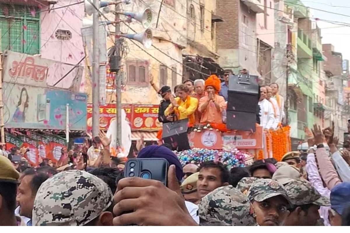 CM Yogi Road Show in Meerut: मेरठ में सीएम योगी का रोड शो शुरू, बीजेपी कैंडिडेट
अरुण गोविल के लिए मांगे वोट