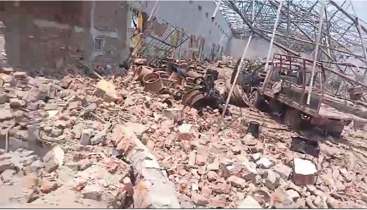 ब्रेकिंग न्यूज: कबाड़ खाने में भयंकर विस्फोट दहल गया 5 किमी का इलाका, घरों में
आई दरारें- देखें वीडियो
