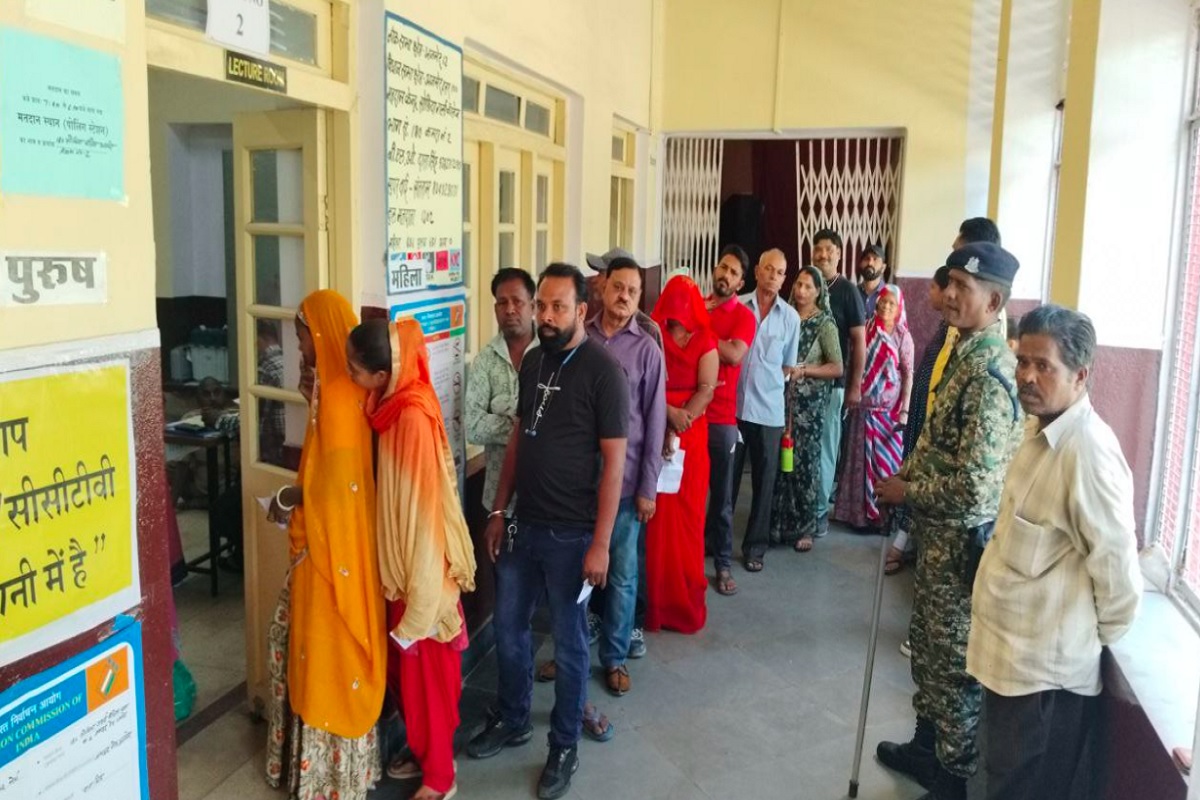 राजस्थान में हो रहा दूसरे चरण का मतदान : 13 सीटों पर सुबह 11 बजे तक 26.84 %
वोटिंग, बांसवाड़ा और बाड़मेर सबसे आगे - image