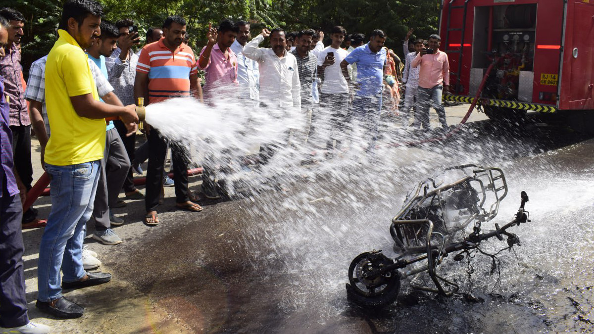 Electric Scooters लेने से पहले पढ़ें ये जरूरी खबर, नहीं तो बहुत पछताएंगे