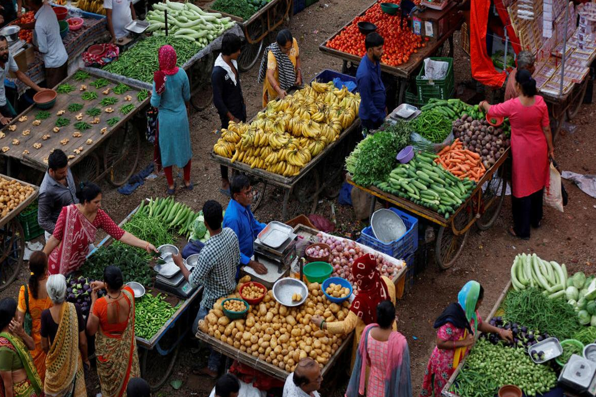 मंथली इकोनॉमिक रिव्यू : भारत ब्राइट स्पॉट, पर ऊंची खाद्य महंगाई ने बढ़ाई चिंता