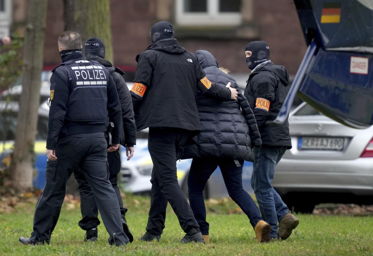 जर्मनी में दो लोग रूस के लिए जासूसी करने के आरोप में गिरफ्तार