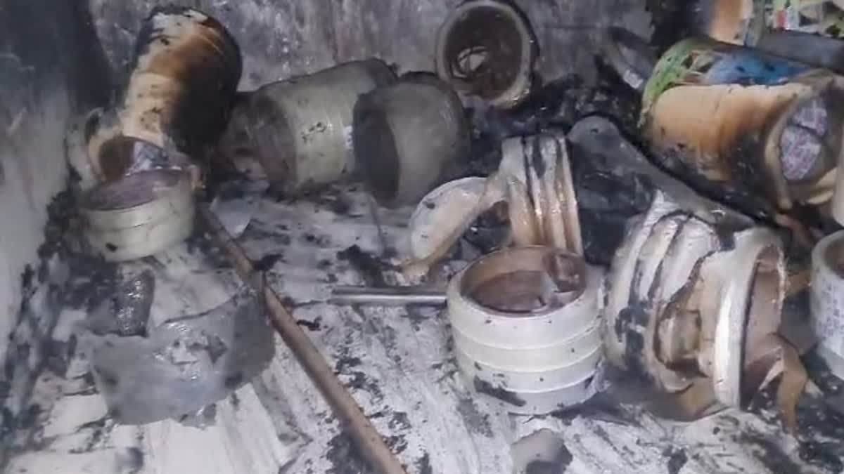 गाजियाबाद में जिंदा जले पति-पत्नी, फॉरेंसिक विशेषज्ञ बताएंगे आग लगने का कारण