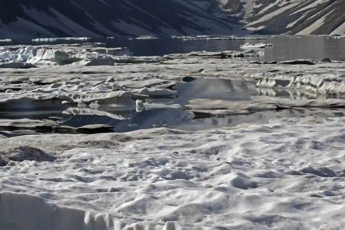 कश्मीर में चार दशक के दौरान 122 ग्लेशियरों में तेजी से आ रही गिरावट, खो दिया
9.83 वर्ग किमी हिस्सा