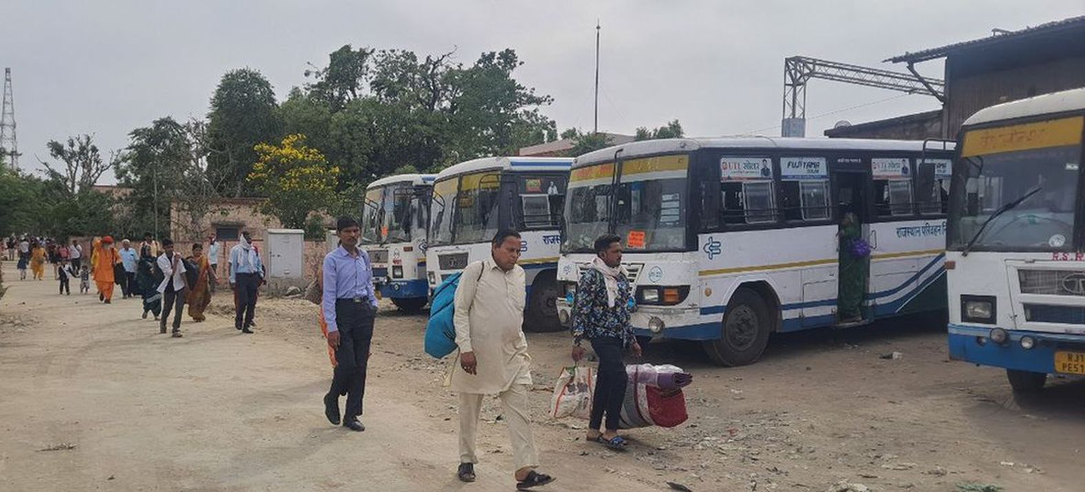 नवरात्र के बाद कैलादेवी मेला उतार पर, रोडवेज बसों की वापसी शुरू, रेलवे स्टेशन
यूनिट से रवाना की 50 बसें
