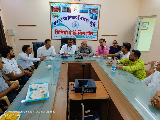 SDM meets chamber of commerce representatives in Durg 