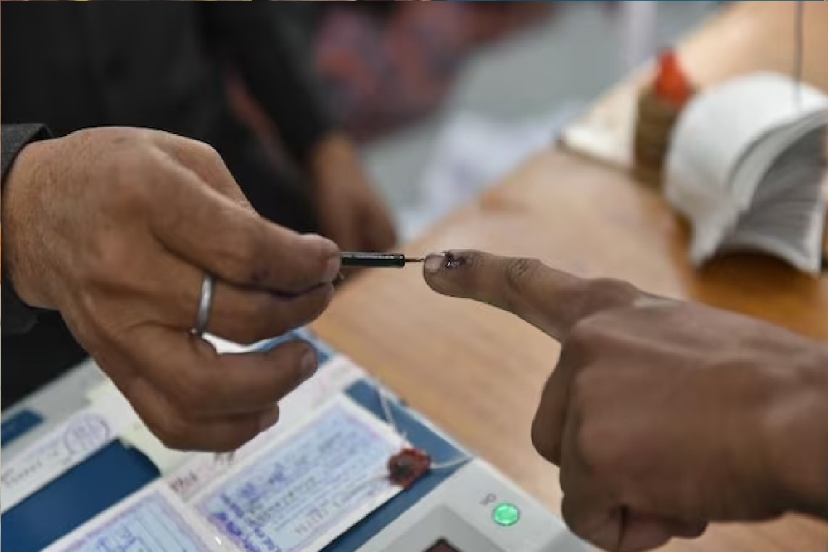 Lok Sabha Election 2024: महासमुंद लोकसभा सीट में मतदान के लिए चुनाव आयोग अलर्ट,
17 लाख से ज्यादा मतदाता करेंगे वोट