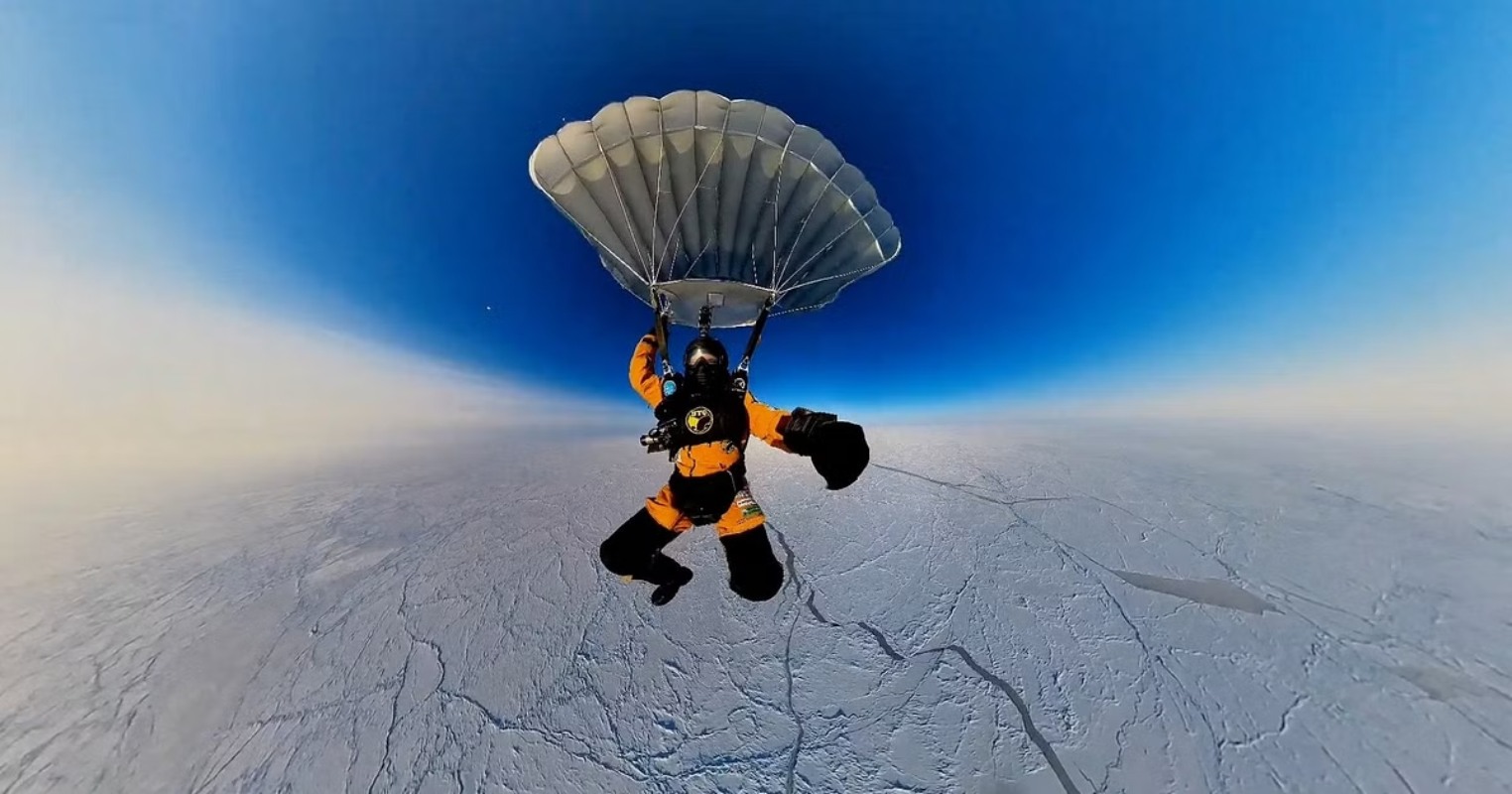 3 Russian citizens jumped to the 'North Pole', made a world record