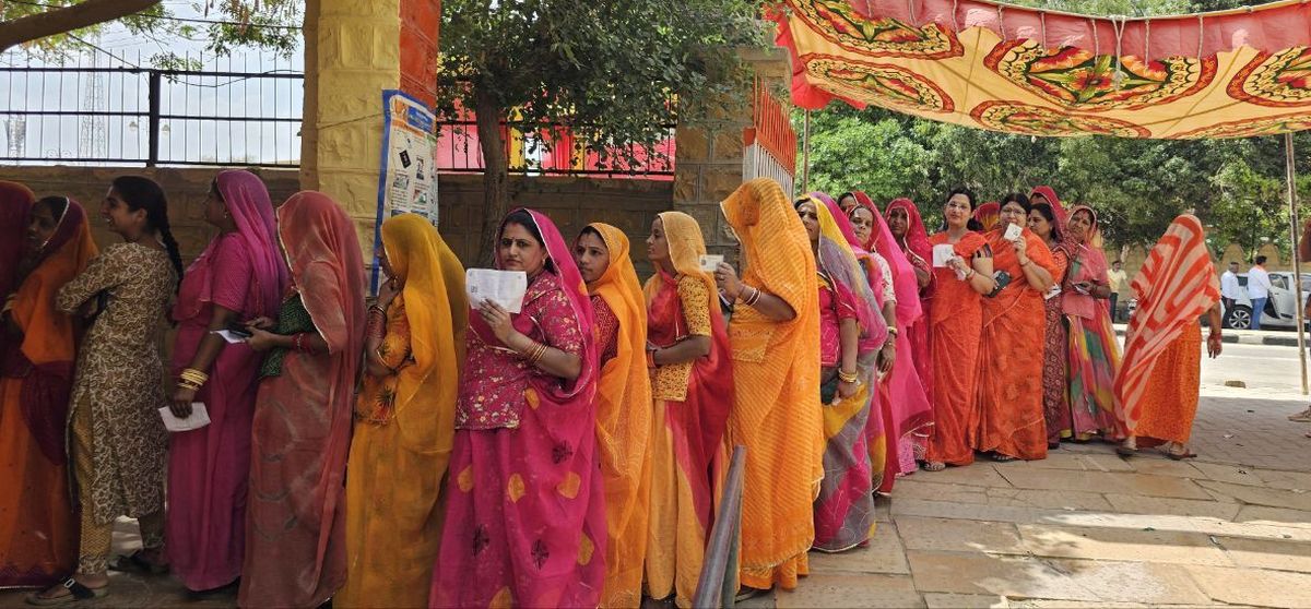Loksabha Election 2024: हर वोट के लिए जद्दोजहद, सुबह-शाम रही कतारें, दोपहर में
सिमटी