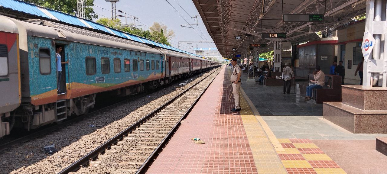 बुरहानपुर रेलवे स्टेशन की सुरक्षा के लिए पहुंचा तीन जिलों का बल