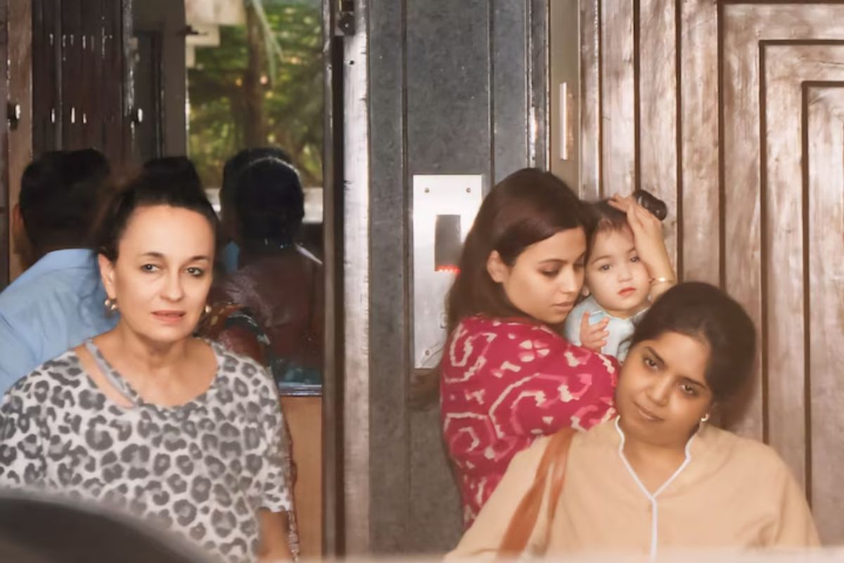 Raha Kapoor की क्यूटनेस के फैन हुए लोग, मौसी की गोद में दिखाई दी आलिया भट्ट की
लाड़ली