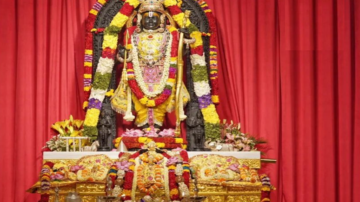 Ram Navami 2024: अयोध्या की तरह सजाई गई श्री राम की ये नगरी, हर चौराहे पर सजा
राम दरबार
