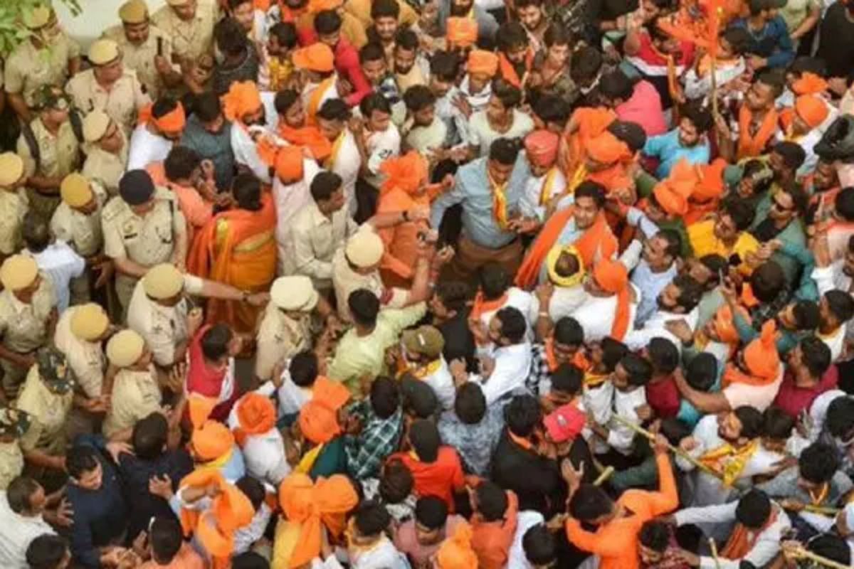 रामनवमी शोभायात्रा पर बरसाए पत्थर, धमाका और झड़प, BJP ने की NIA जांच की मांग