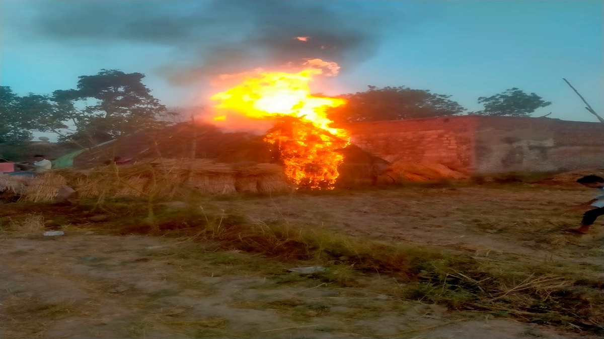 धौलपुर: मीटर में हुआ शॉर्ट सर्किट, फिर ऐसी लगी आग की दो घंटे में पाया काबू