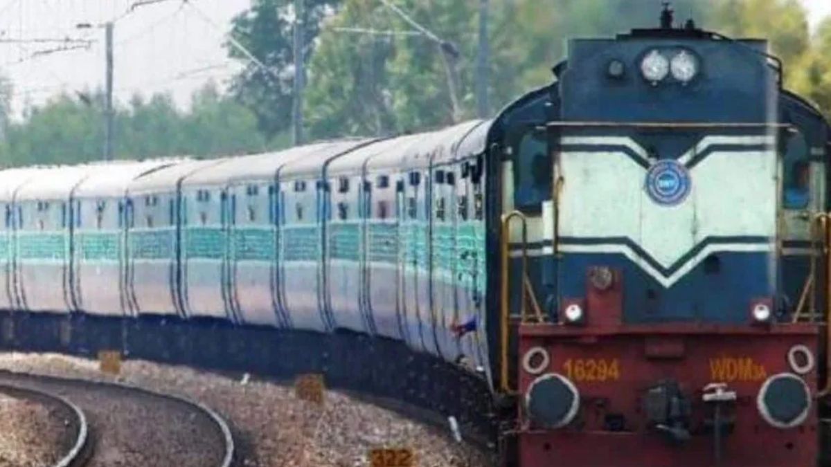 रेलवे का बड़ा अपडेट : आज राजस्थान में ये ट्रेनें रहेंगी रद्द, वोटिंग के दिन
यात्रियों की बढ़ी परेशानी