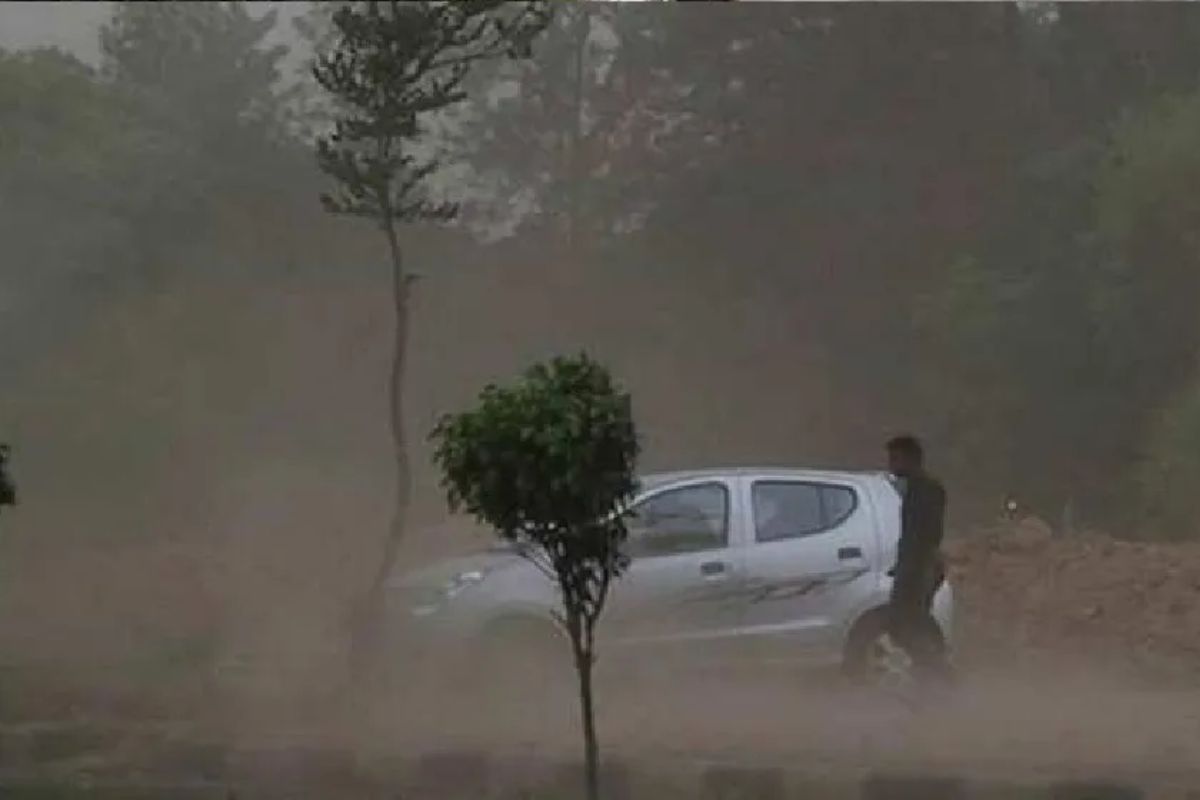 Weather Update: 7 राज्यों में 40 से 50 किलोमीटर प्रति घंटे की रफ्तार से चलेंगी
हवाएं, दिल्ली समेत कई राज्यों में होगी बारिश - image