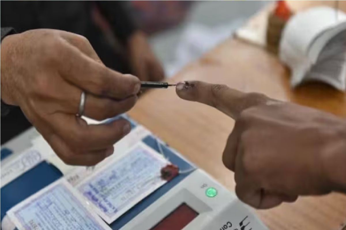 Lok Sabha Election 2024: डाक मतपत्र के लिए अब इतने ही दिन बाकी, जानिए कैसे डालें
अपना वोट