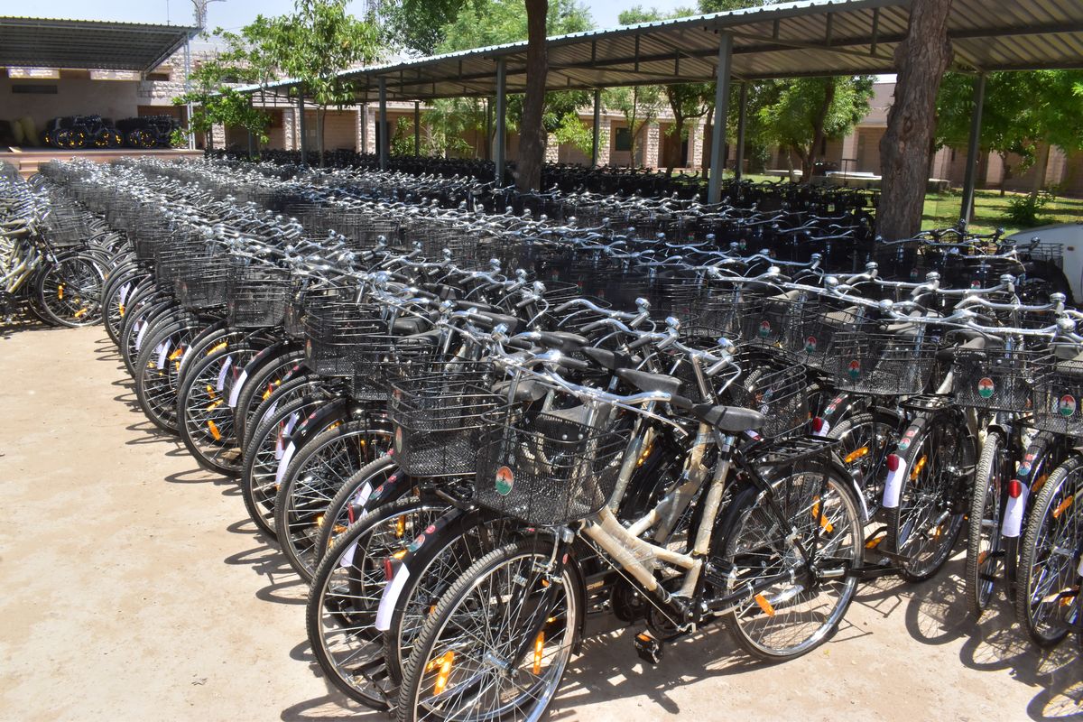 जिले की 15,161 छात्राओं को मिलेंगी साइकिलें