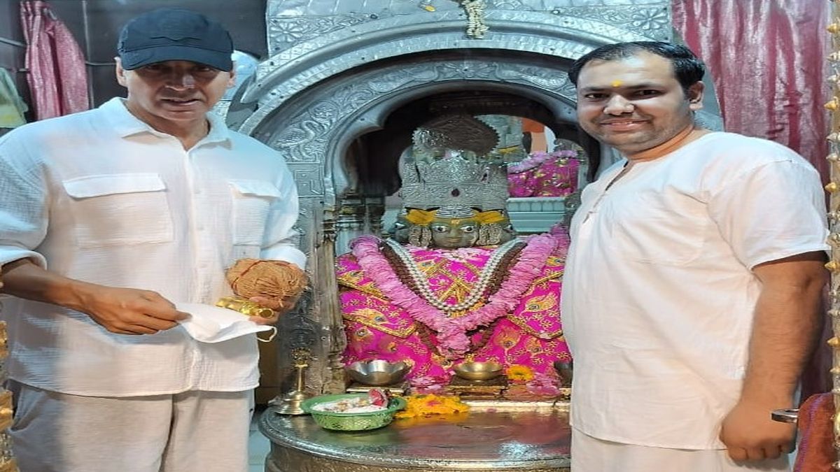 अभिनेता अक्षय कुमार ने कतार में खड़े होकर किए ब्रह्मा मंदिर में दर्शन - image