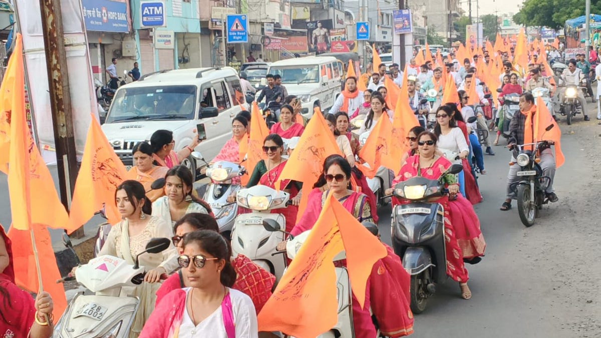 Parshuram jayanti: मातृशक्तियों ने किया शोभायात्रा का नेतृत्व, धूमधाम से मना
जन्मोत्सव