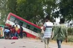 लखीमपुर- बहराइच नेशनल हाईवे पर बस और मैजिक की आमने-सामने की टक्कर, चार लोगों की
मौत 6 घायल - image