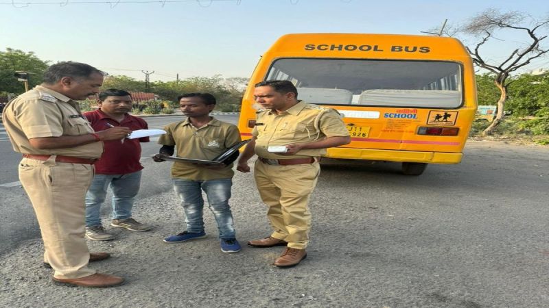 एसपी के निर्देश पर बाल वाहिनी बसों पर परिवहन विभाग ने चलाया औचक जाँच अभियान, संचालकों में मचा हड़कंप On the instructions of SP, Transport Department conducted surprise checking campaign on Bal Vahini buses, created panic among the operators