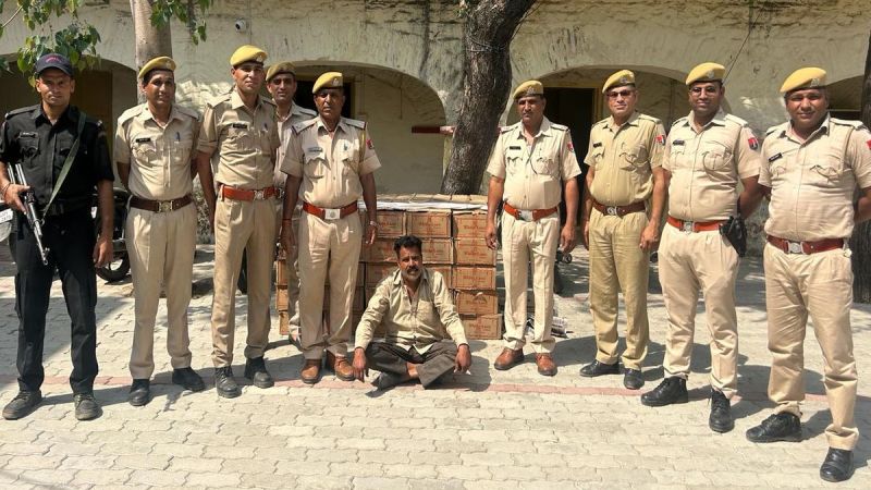 कंटेनर के चैचिस में बने खुफिया कम्पार्टमेंट में छिपा रखी थी 5 लाख की शराब, गिरफ्तार