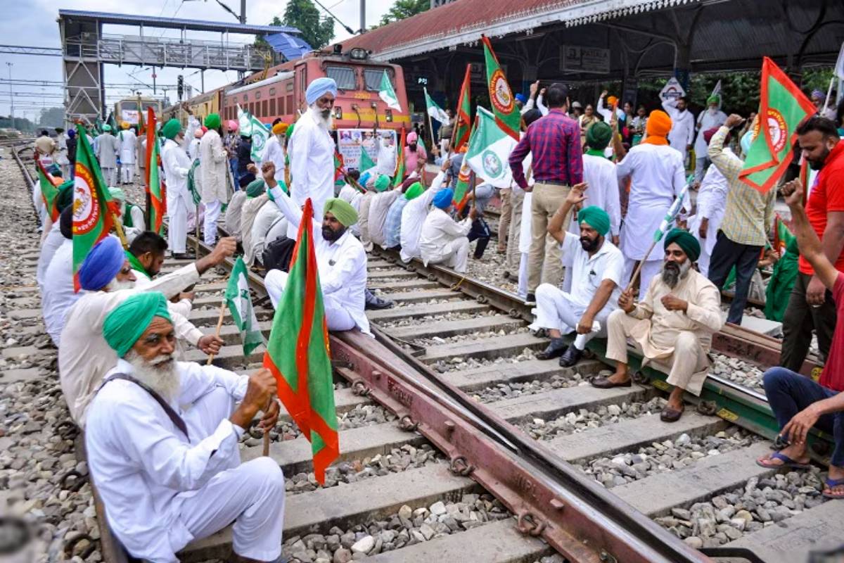 Indian Railways News : ‘अंबाला किसान आंदोलन’ का असर, 180 ट्रेनें प्रभावित, बदले
गए रूट - image