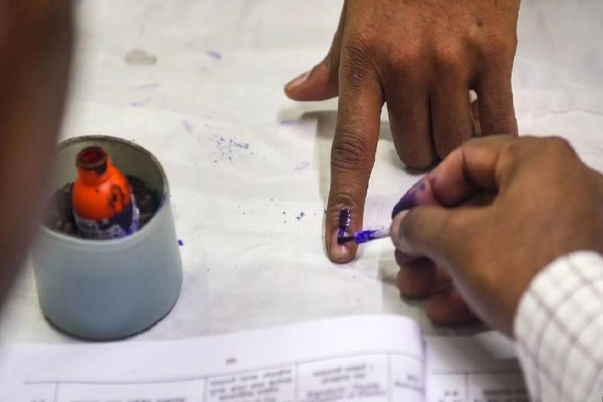 इंदौर के इस पोलिंग बूथ पर रात 8.30 बजे तक हुई वोटिंग ……ऐसा क्यों हुआ….जानिए कारण
? - image