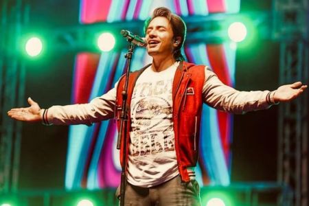 Ali Zafar Birthday pakistani ban singer kidnapping Saved life by 25 lakhs marriage in lahore