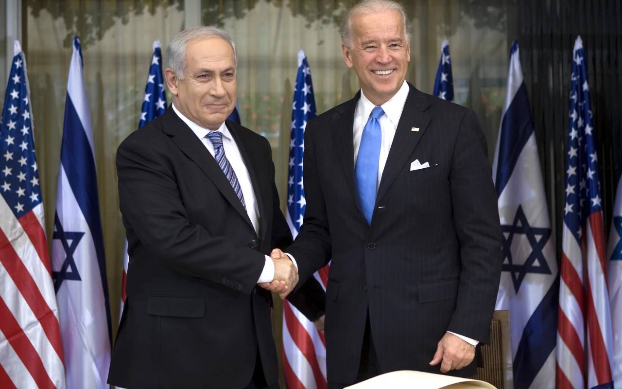 Israel-Hamas War : चौतरफा आलोचनाओं के बावजूद इजराइल को रोक क्यों नहीं पा रहा
अमरीका ? - image