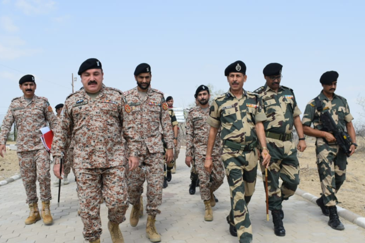 India Pakistan Border : भारत में घुसा पाकिस्तानी, BSF ने पकड़ रेंजर को सौंप - image