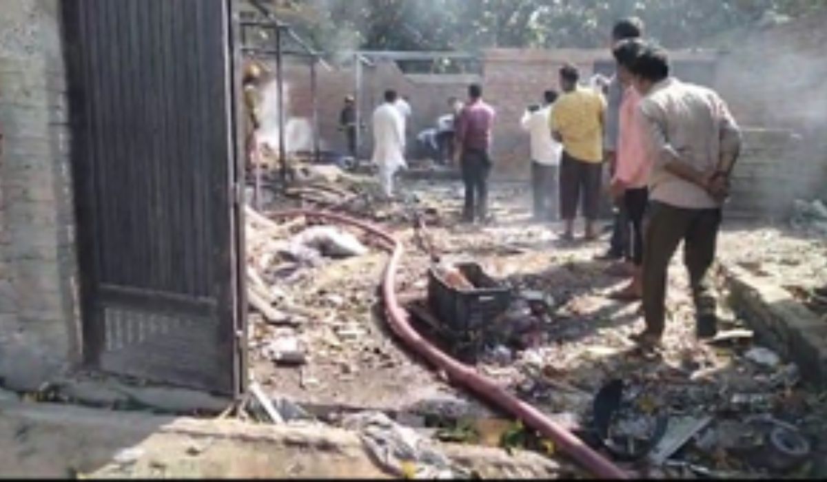 बिजनौर में पटाखा फैक्ट्री में ब्लास्ट, धमाकों से दहला इलाका, एक की मौत