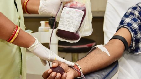 World Thalassemia Day थैलेसीमिया एक गंभीर जेनेटिक रक्त विकार है, जिसकी गंभीर अवस्था में आमतौर पर पीड़ित को ताउम्र ब्लड ट्रांसफ्यूजन, इलाज व प्रबंधन की जरूरत पड़ती हैं। विश्व स्वास्थ्य संगठन तथा थैलेसीमिया इंडिया के आंकड़ों की माने तो देश में हर साल करीब 10,000 बच्चे बीटा ...