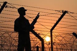 Border Security : भारत-पाक तनाव के बीच गृह विभाग ने आपात स्थिति से निपटने के लिए
दिए ये 10 अहम निर्देश - image