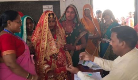UP Lok Sabha Elections 2024: मतदान के बाद दुल्हन गई ससुराल, 55 साल की महिला की मौत, तीन बजे तक 43.95% मतदान