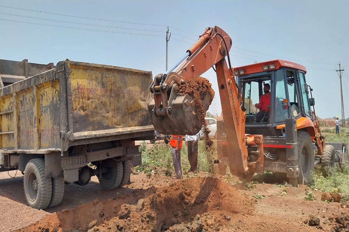 Illegal Plotting पर चला बुलडोजर, रायपुर में अलग-अलग स्थानों पर की गई कार्रवाई
