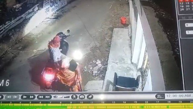 Chain snetchers captured in CCTV