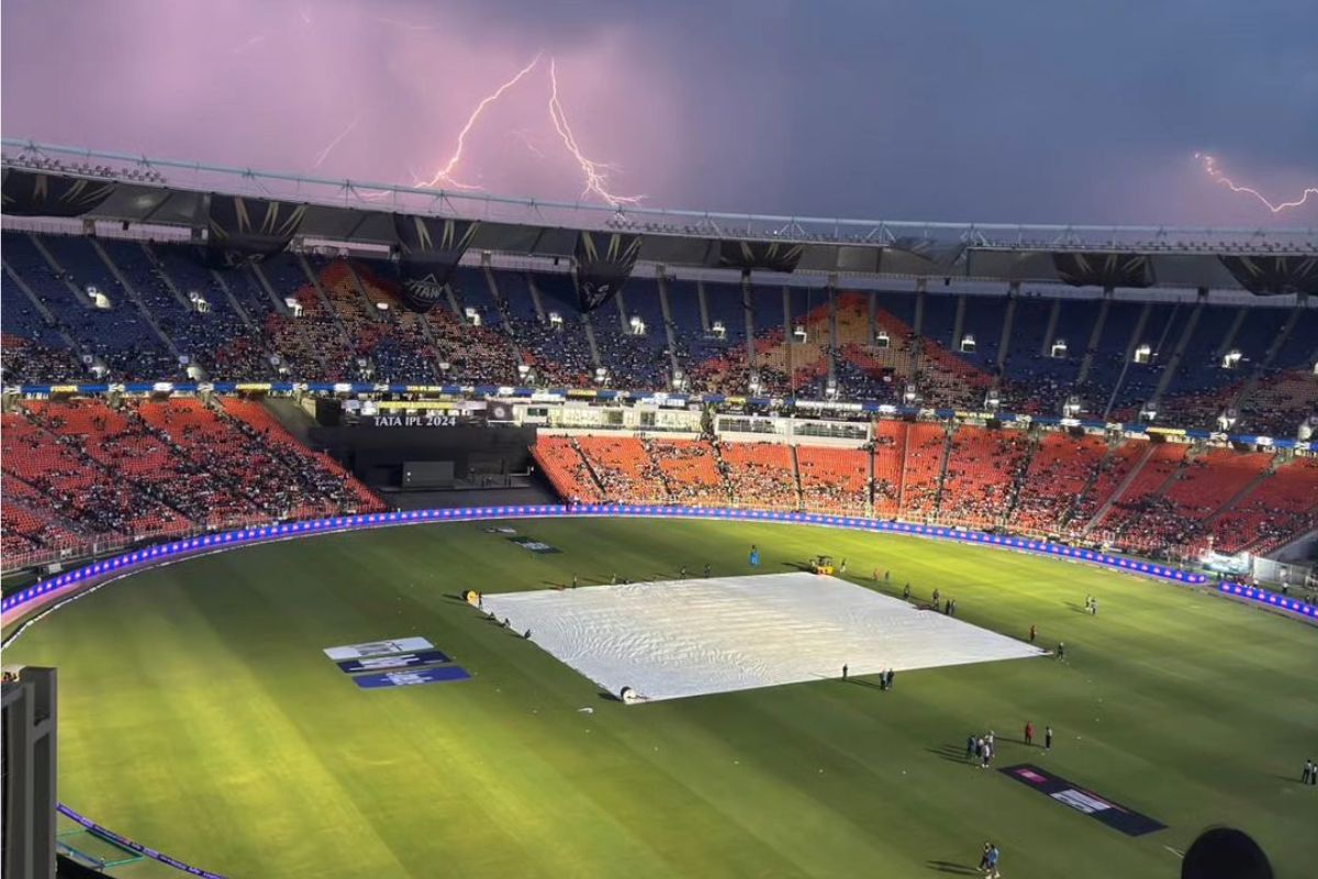GT vs KKR Live Update: खुशखबरी! अहमदाबाद में रुकी बारिश, मैदान से हटाए गए कवर्स,
जानें क्या है ताजा अपडेट - image