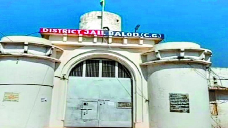 बालोद जिला जेल में लगाया गया सोलर करंट झटका तार को अभी तक चालू नहीं किया गया है। जिला जेल प्रबंधन की माने तो सोलर प्लेट खराब है, उसे बनाने के लिए पत्राचार किया है।