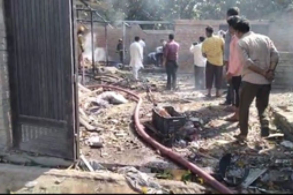 बिजनौर में पटाखा फैक्ट्री में लगी आग, एक की मौत, पांच घायल